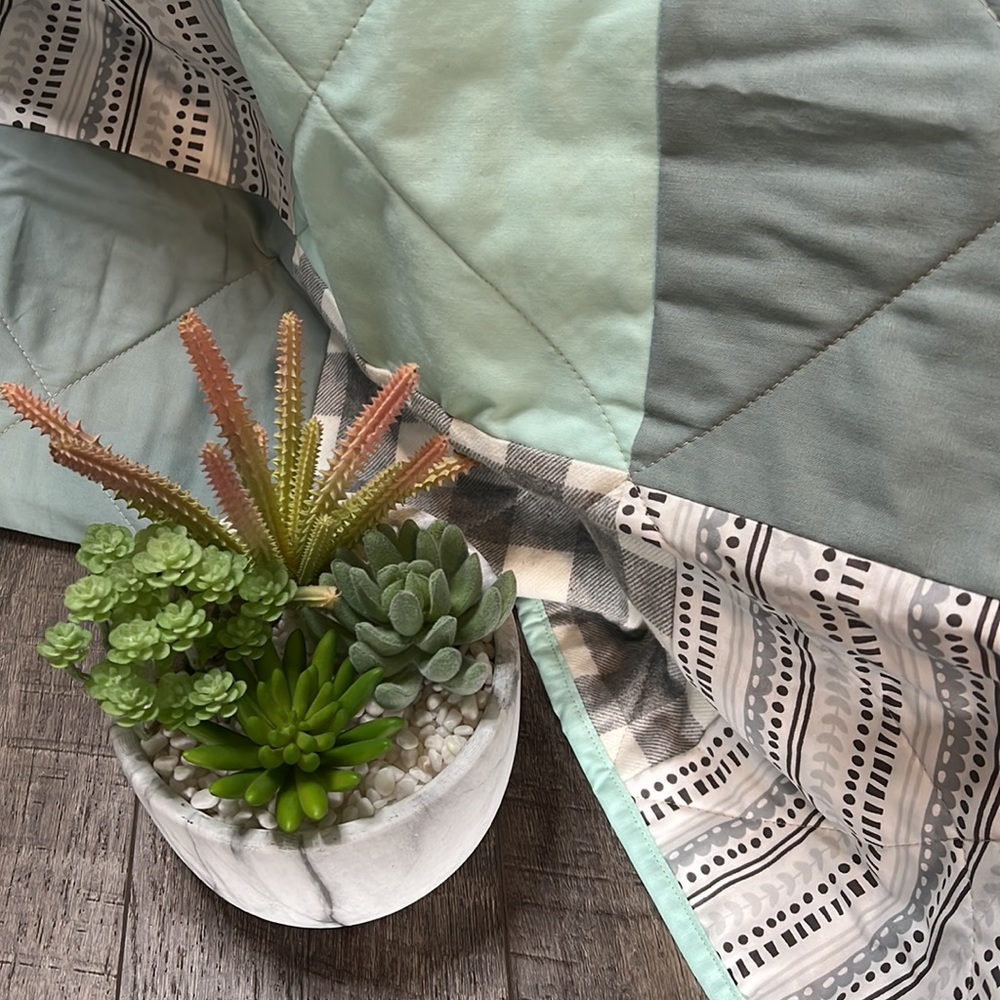 SOLD NEW Handmade green and gray baby boy quilt D5 - Picture 1 of 11
